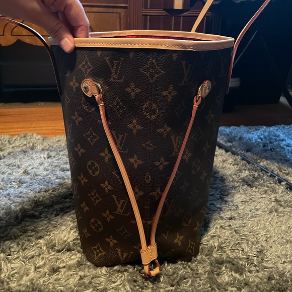 Louis Vuitton Monogram Neverfull MM - Picture 7 of 14